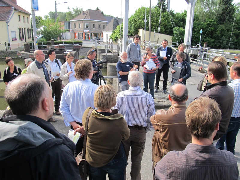 2_Introduction a la visite de terrain a Deux-Acren par Dolores Baita - Escaut sans Frontieres.JPG